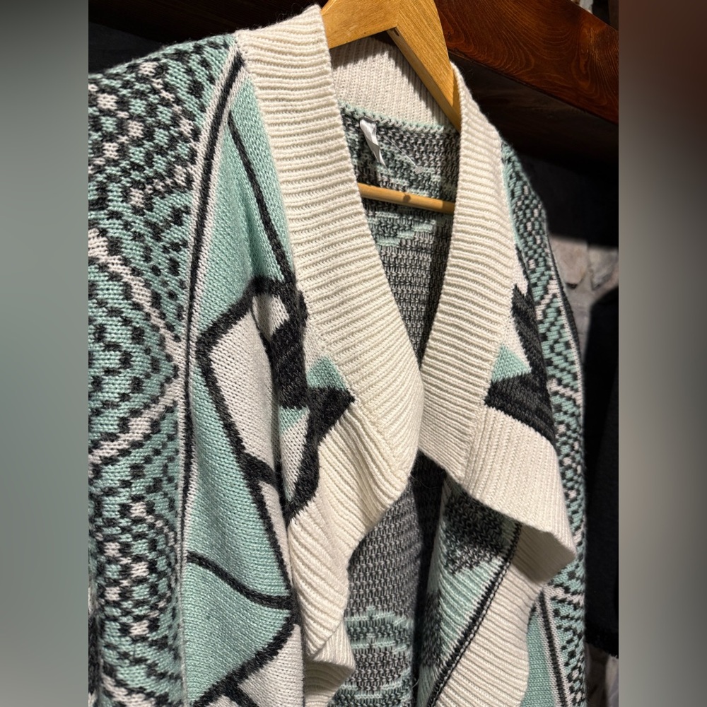 Vintage Vanity Geometric Patterned Open Front Wat… - image 2